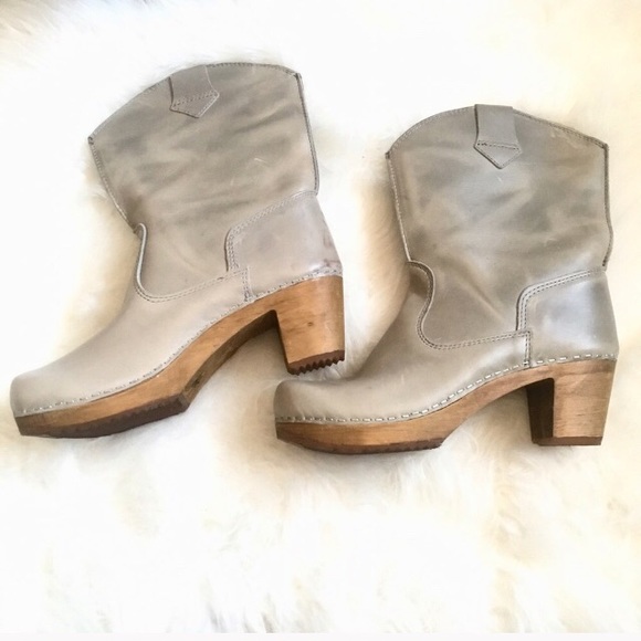 low heel clog boots